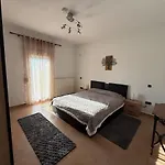 Cozy Family House With Yard *