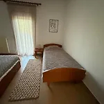 Cozy Family House With Yard *