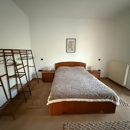 Aeolus Residences - Cozy Family House With Yard Drama