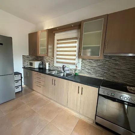 Aeolus Residences - Cozy Family House With Yard *