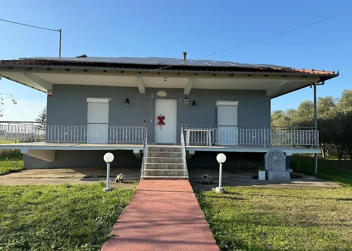 וילה Cozy Family House With Yard Dráma
