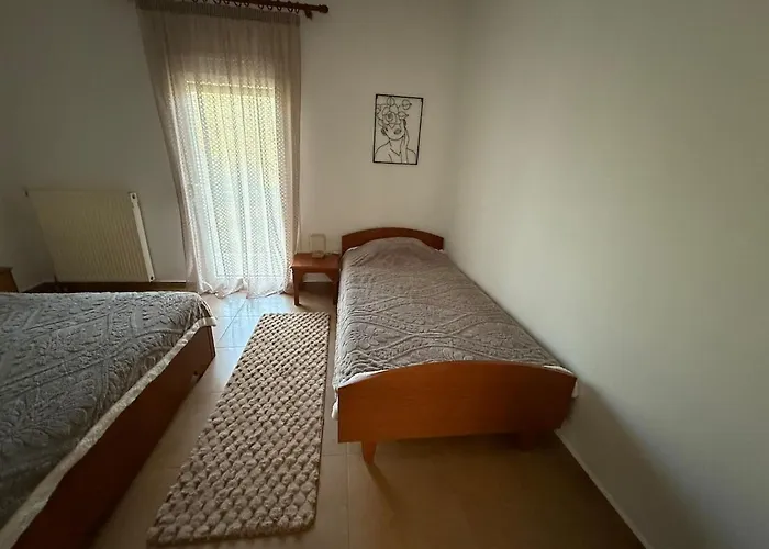 Cozy Family House With Yard *